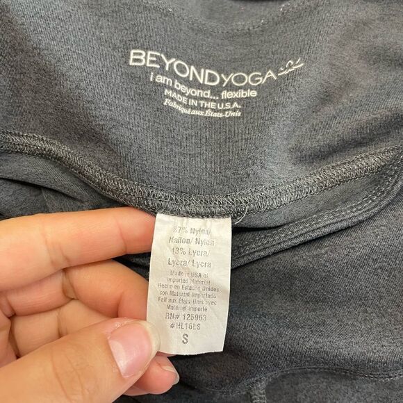 Beyond Yoga Grey Soft Leggings 7/8 size Small - Picture 4 of 7